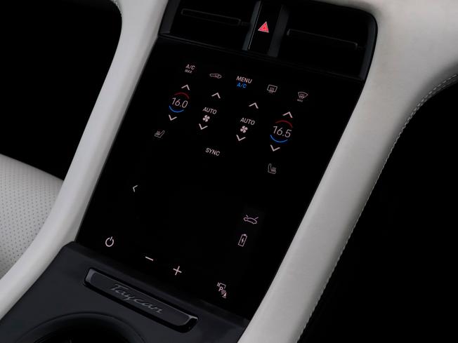 Porsche TAYCAN Photo 22