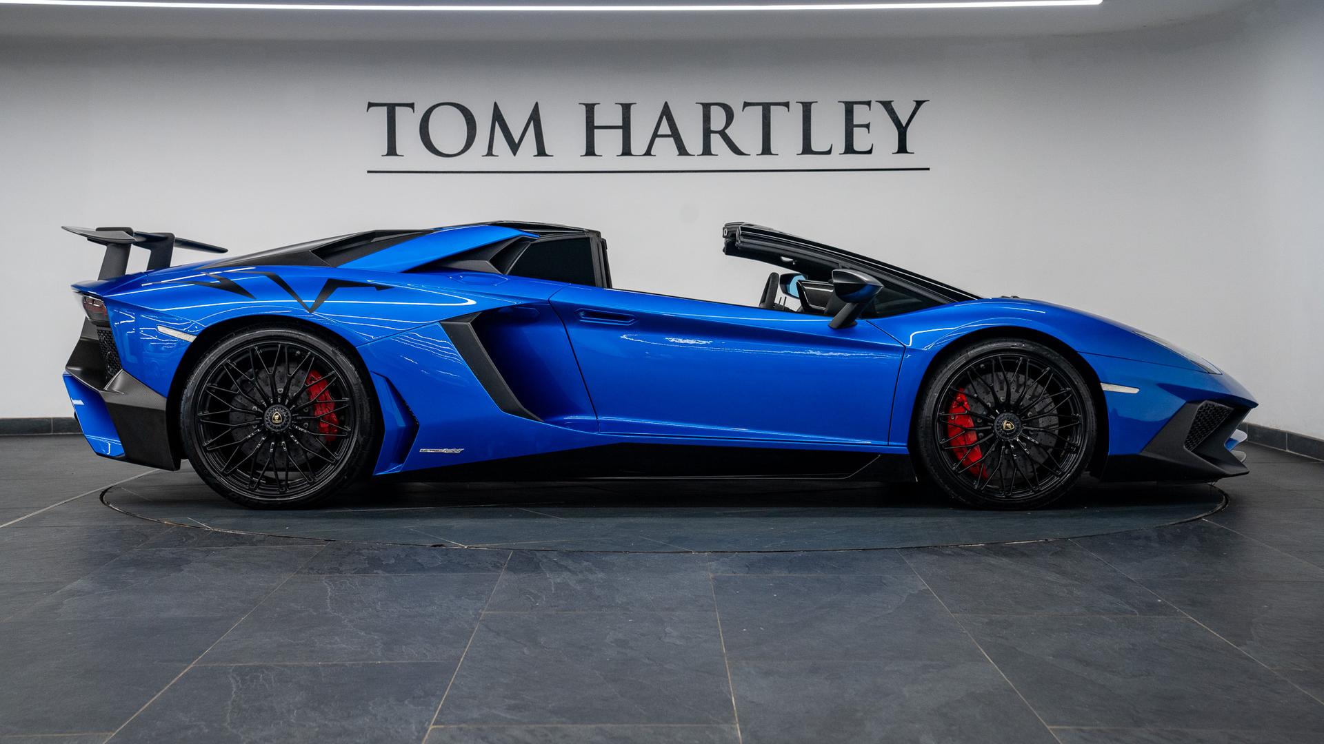 LAMBORGHINI Aventador Photo 0bebec90-38f0-45c0-bb53-89f7d8dd9173.jpg