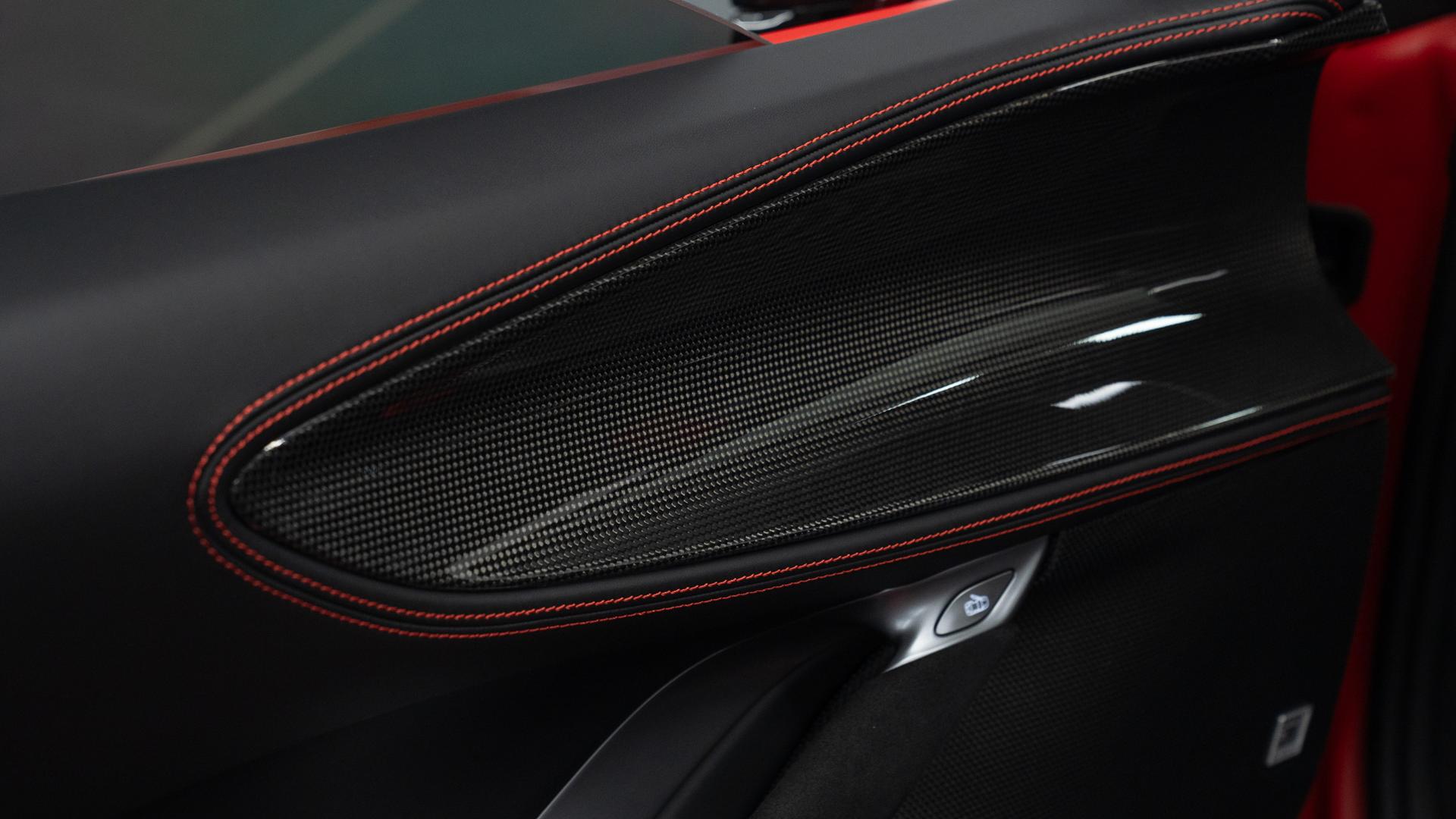 Ferrari SF90 Spider Photo 0c0df2e6-ef84-4e0a-8f48-c2f587145933.jpg