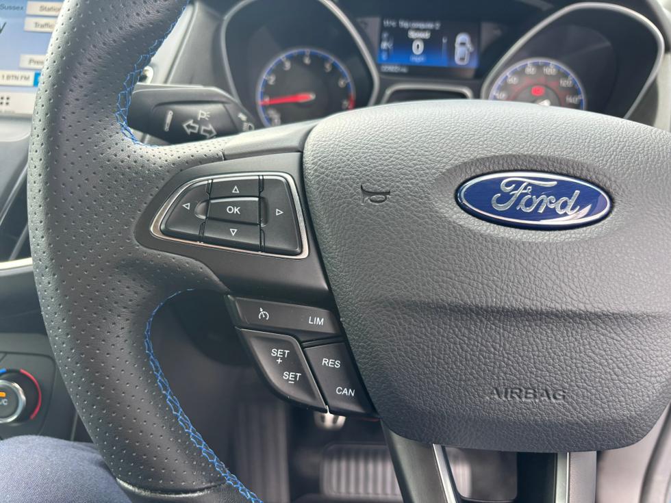 Ford Focus Photo 0c34e41a-3e1c-4d36-b63b-d10e815dc427.JPEG