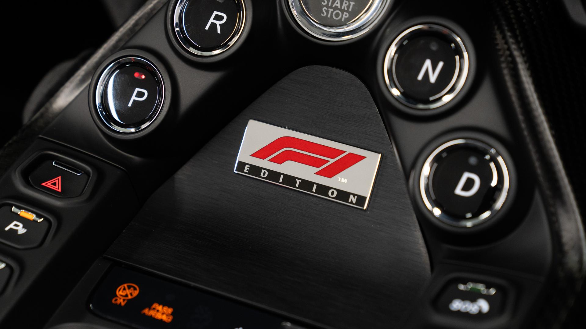 Aston Martin Vantage Photo 0c3a35fd-5237-4141-a3e7-f39da95fd424.jpg