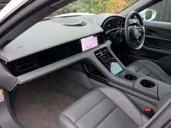PORSCHE Taycan Photo 3