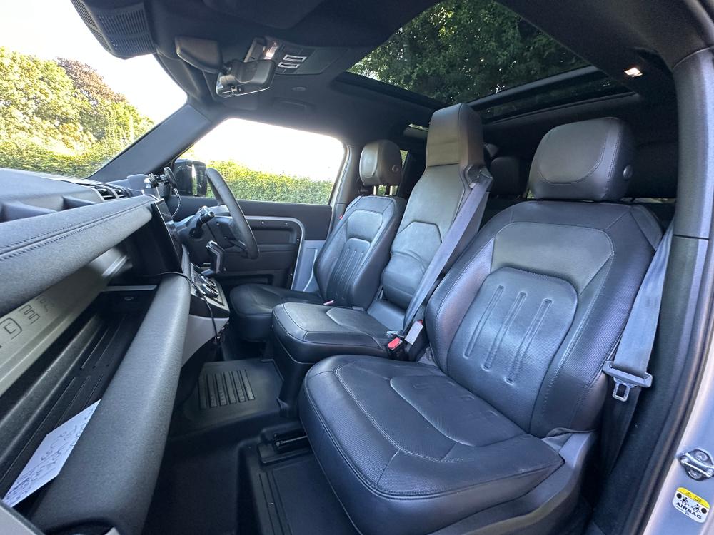 Used Land Rover Defender 90 GUI37 27