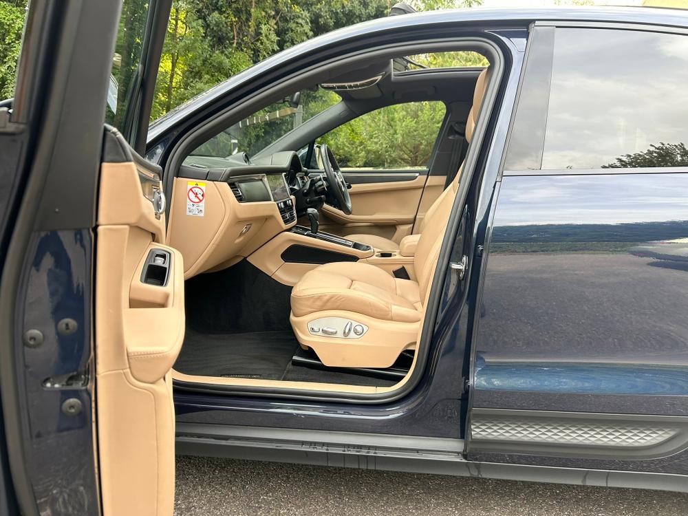 Used Porsche Macan YJ72ASM 17