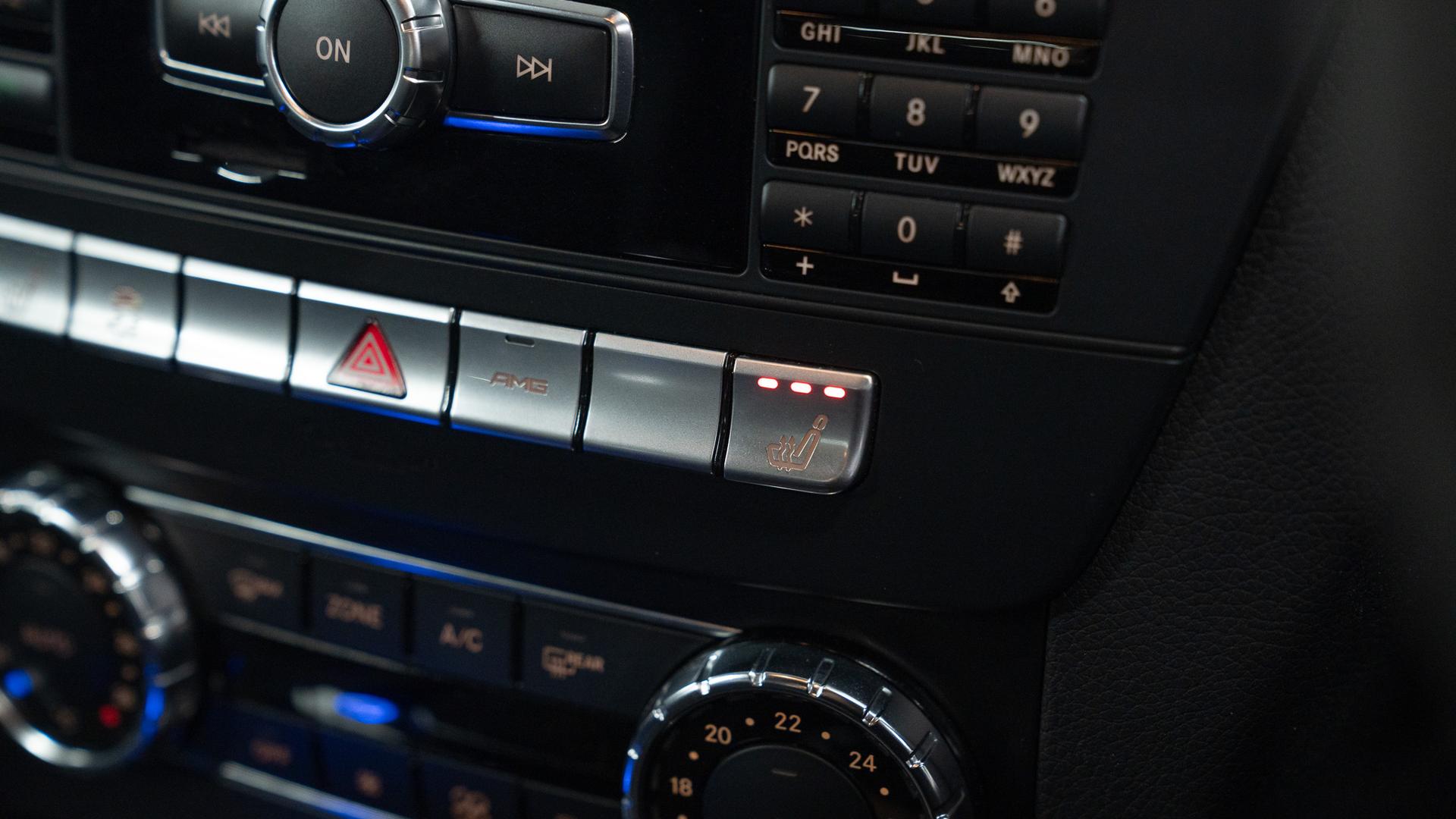 Mercedes-Benz C63 AMG Photo 0c95e9e3-e756-4cff-a660-4ca743b96f7c.jpg