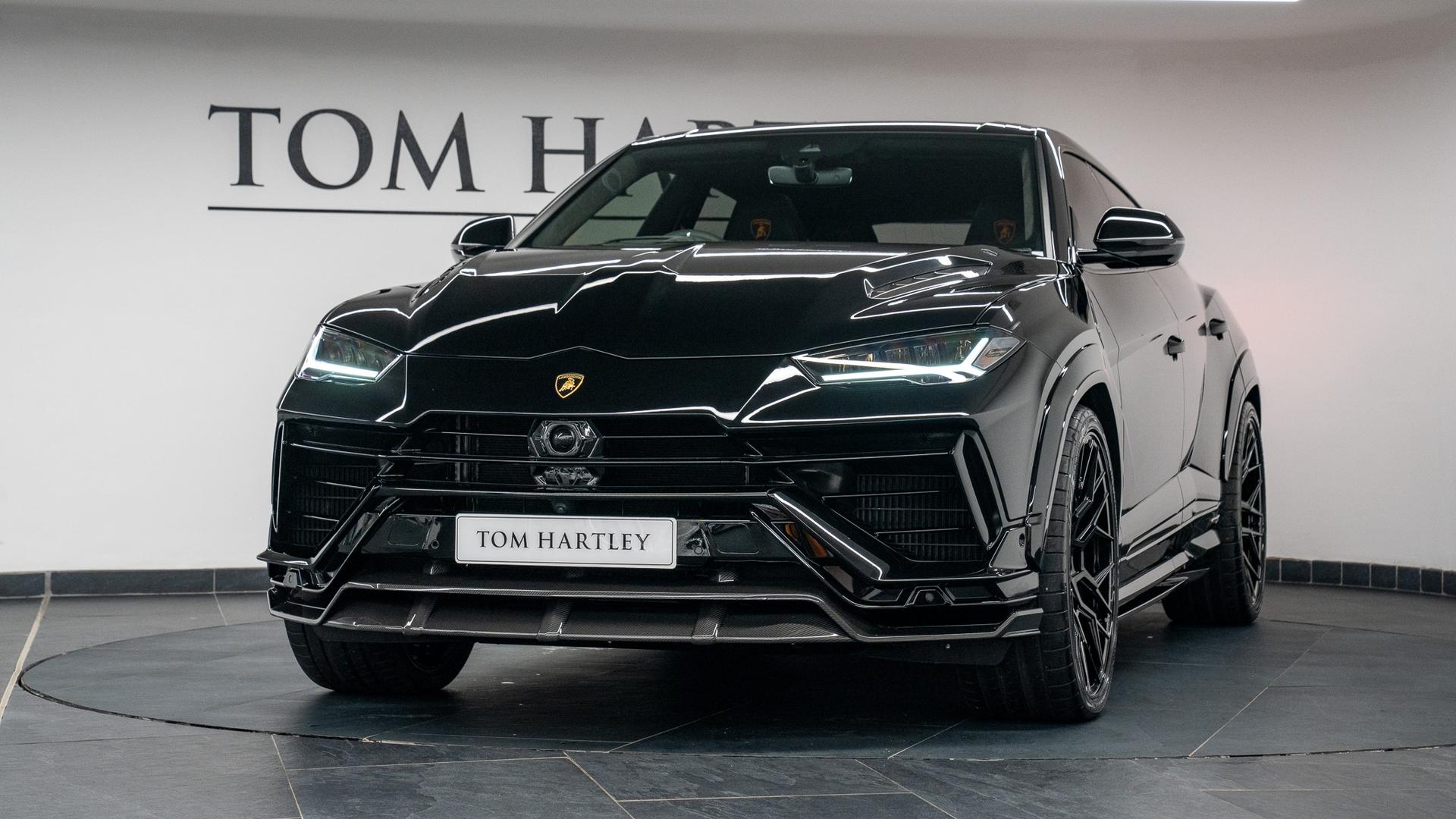 LAMBORGHINI Urus Photo 0c9c9717-c34d-48e3-9ee4-5c99f5f6983a.jpg
