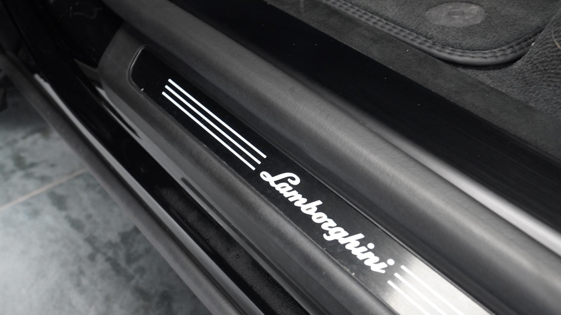 LAMBORGHINI Urus Photo 0cae2d4c-a1bb-4f4b-a330-47997b9f80a5.jpg