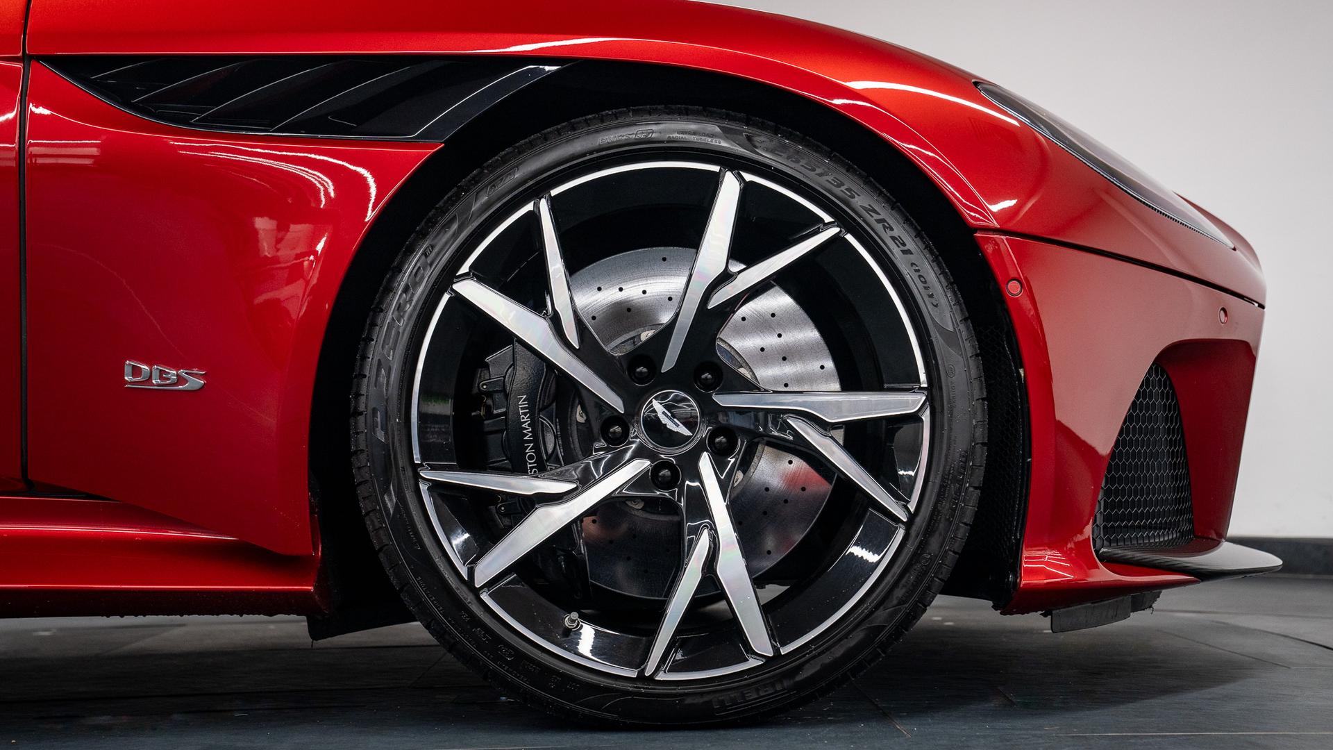 Aston Martin DBS Photo 0cc6568e-47c6-4ea3-ae69-79ad23ec5304.jpg