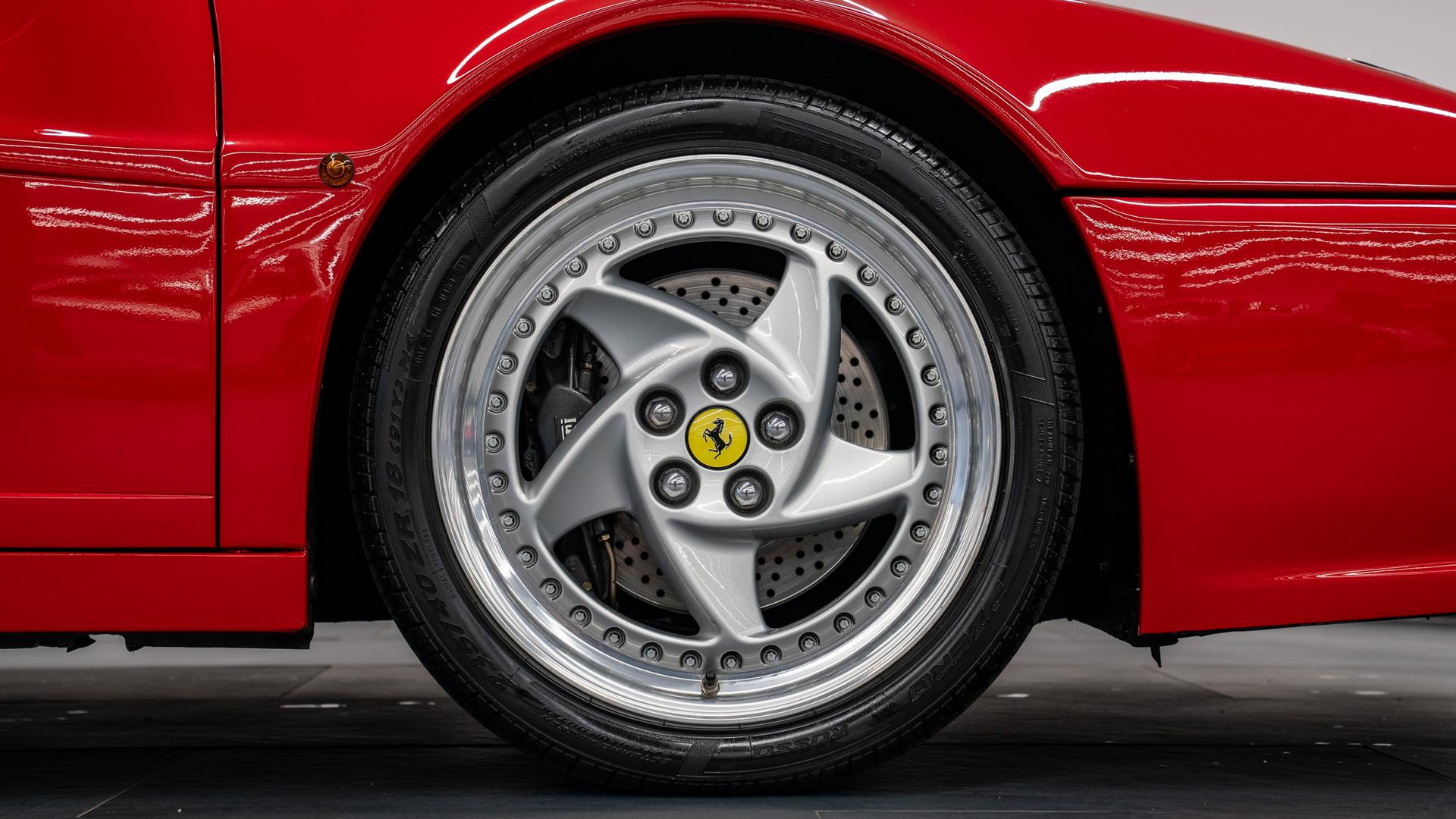 Ferrari 512 Photo 0cd414e5-b7db-41e7-9bec-44263d7612fb.jpg