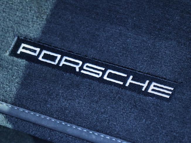 PORSCHE Taycan Photo 13