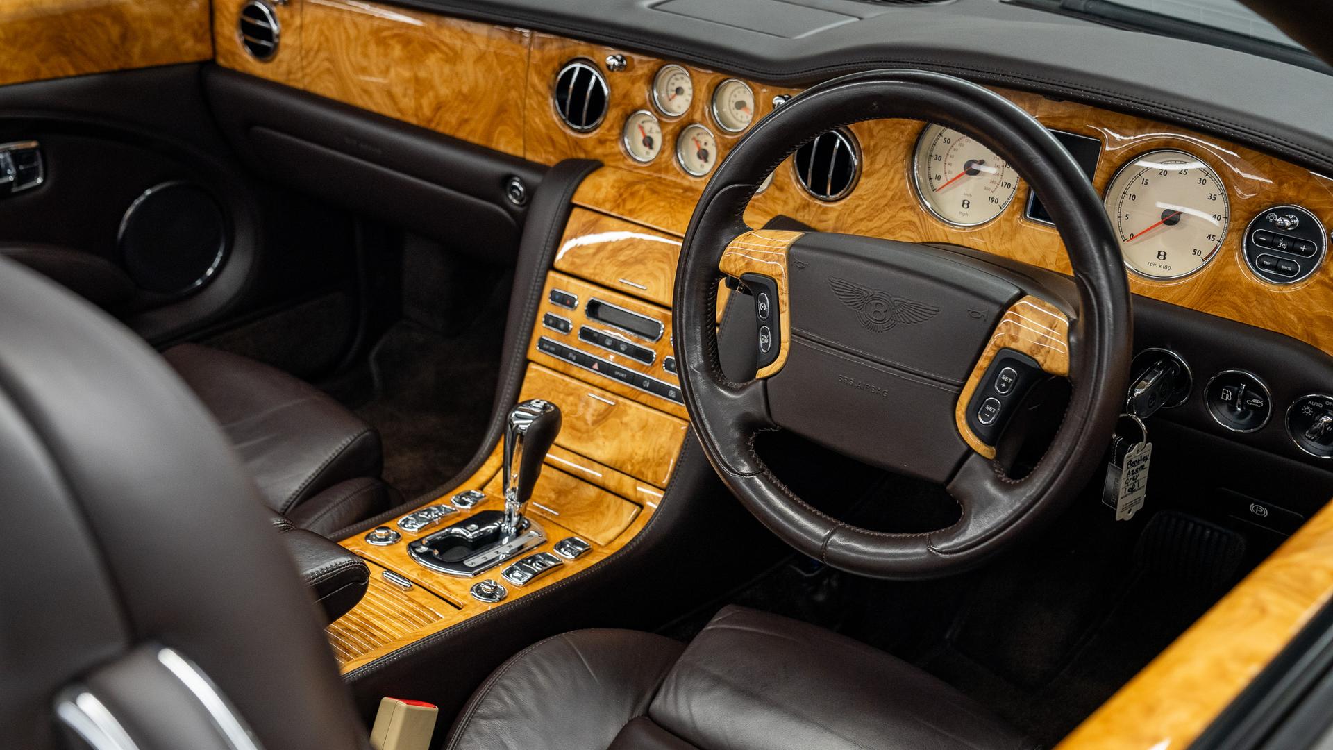Bentley Azure Photo 0cf81bb3-ea8b-4bcc-8a3a-f08ce8b78dc2.jpg