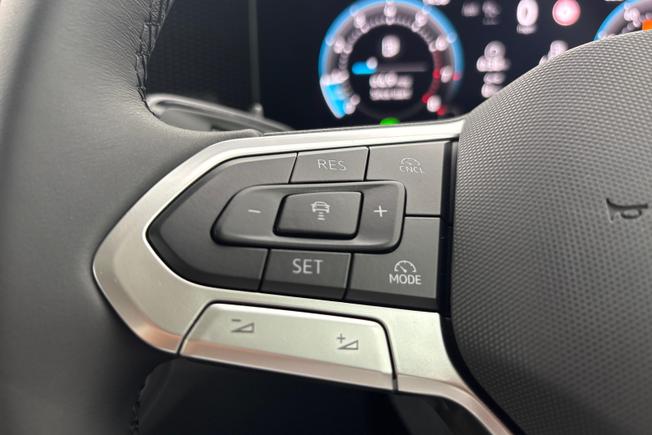 VOLKSWAGEN  Tiguan  Photo 16