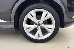 AUDI  Q4 Photo 5