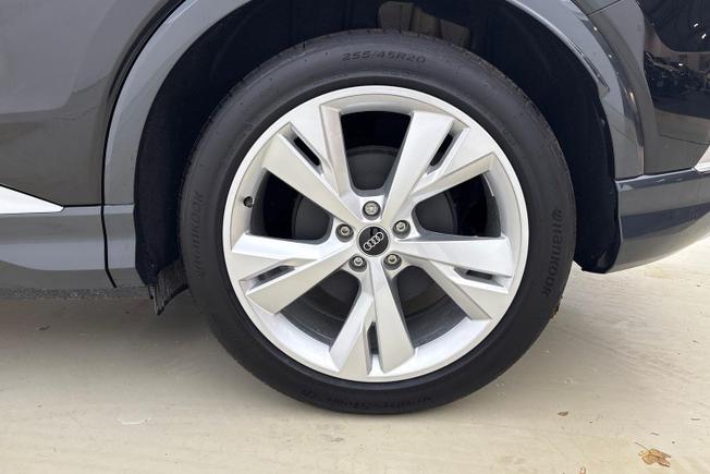 AUDI  Q4 Photo 5