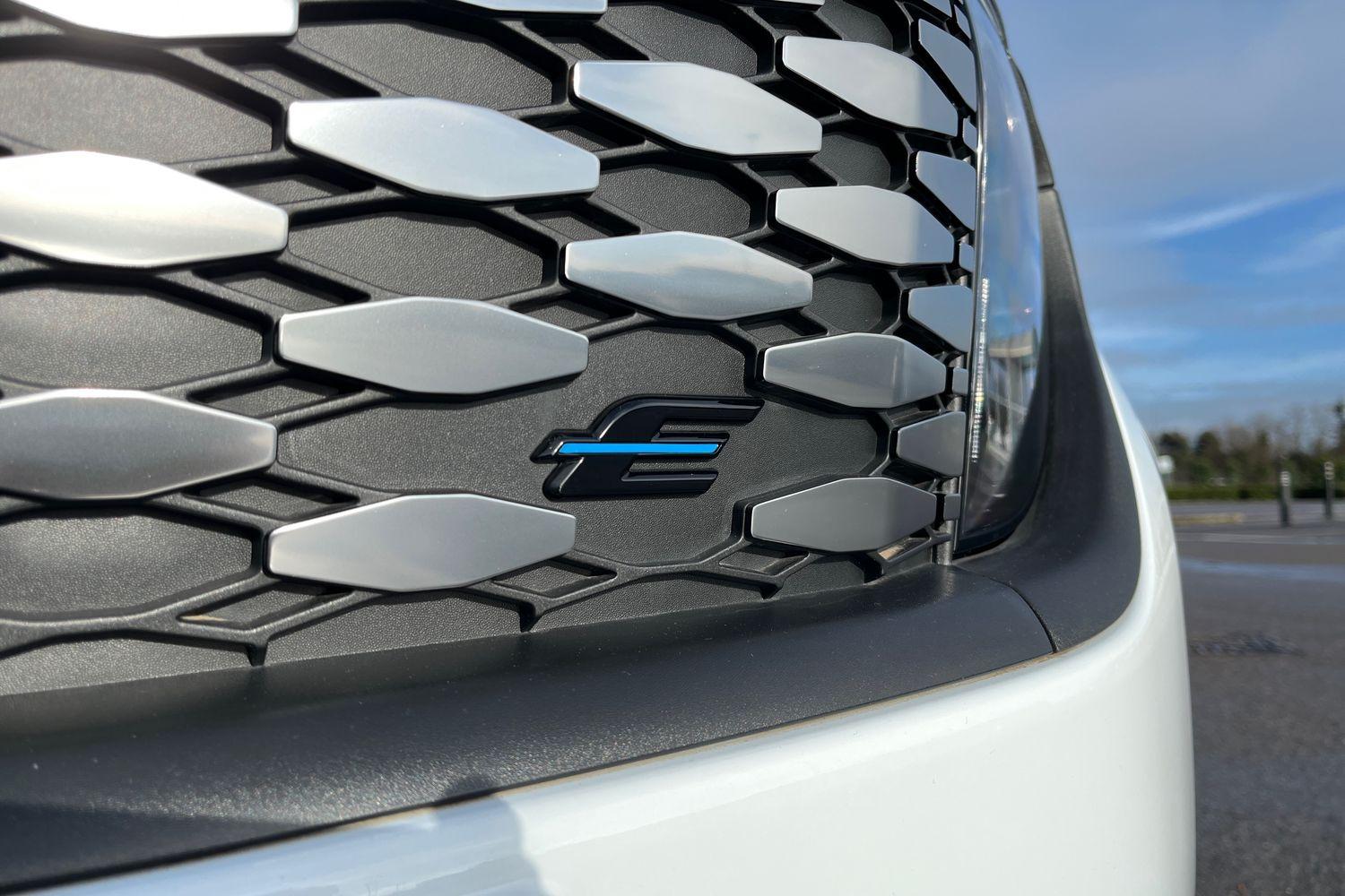 Ford E-TRANSIT COURIER Photo 28