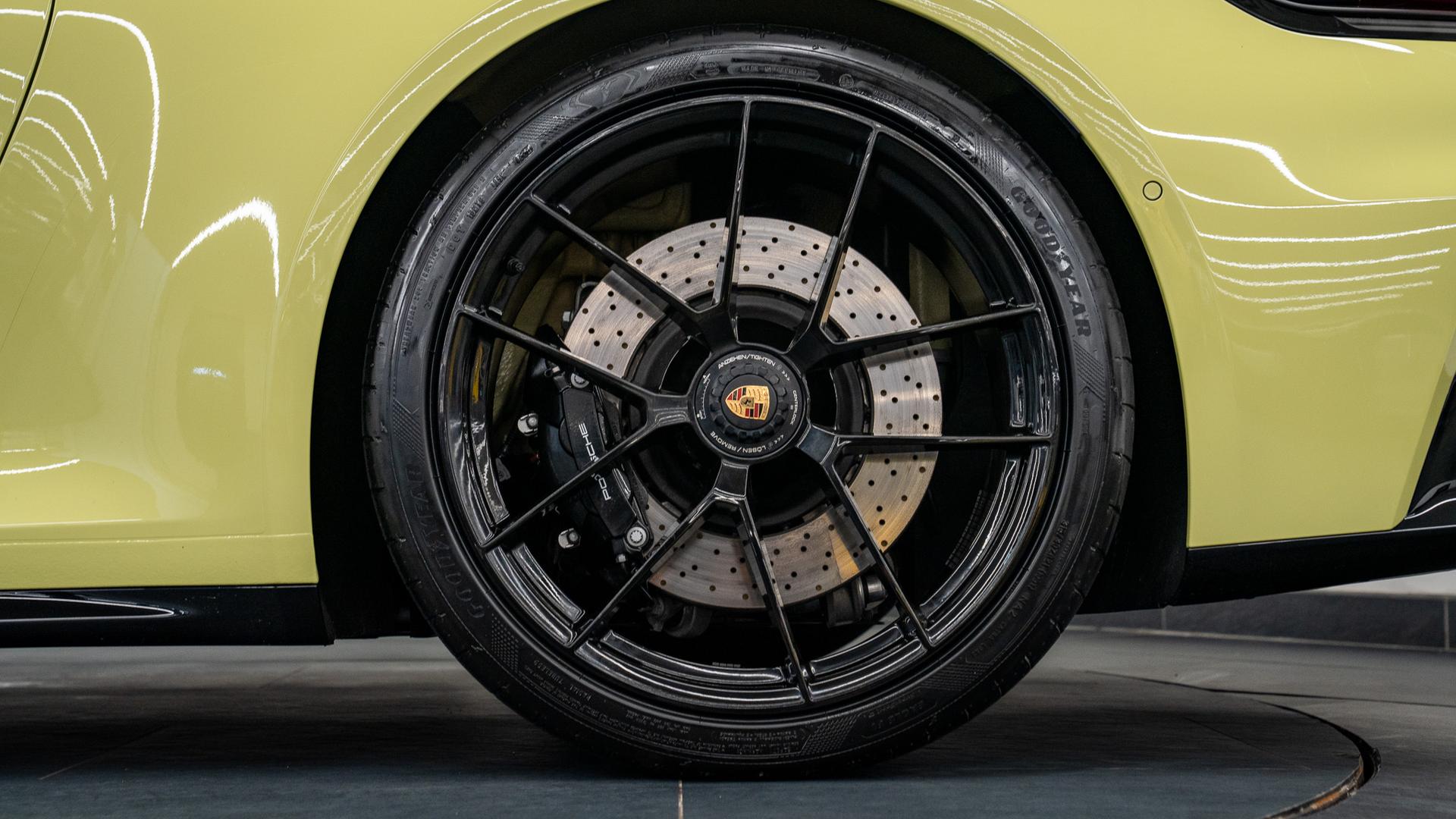 Porsche 911 (992.2) Photo 0d223e16-86e4-4763-ba90-e57bfdbed262.jpg