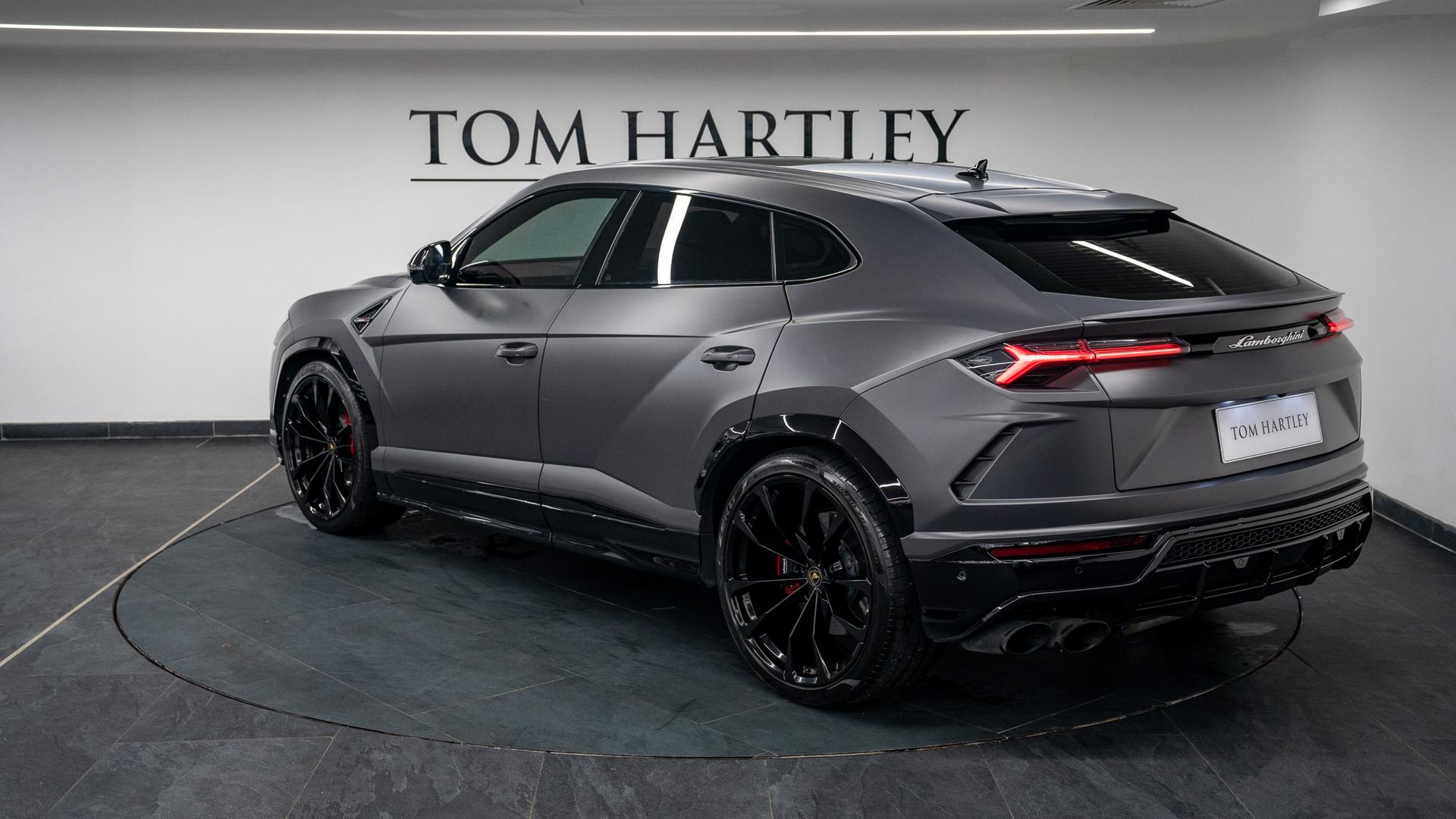 LAMBORGHINI Urus Photo 0d23dd52-19e1-4222-b36d-aa13ca3615a1.jpg