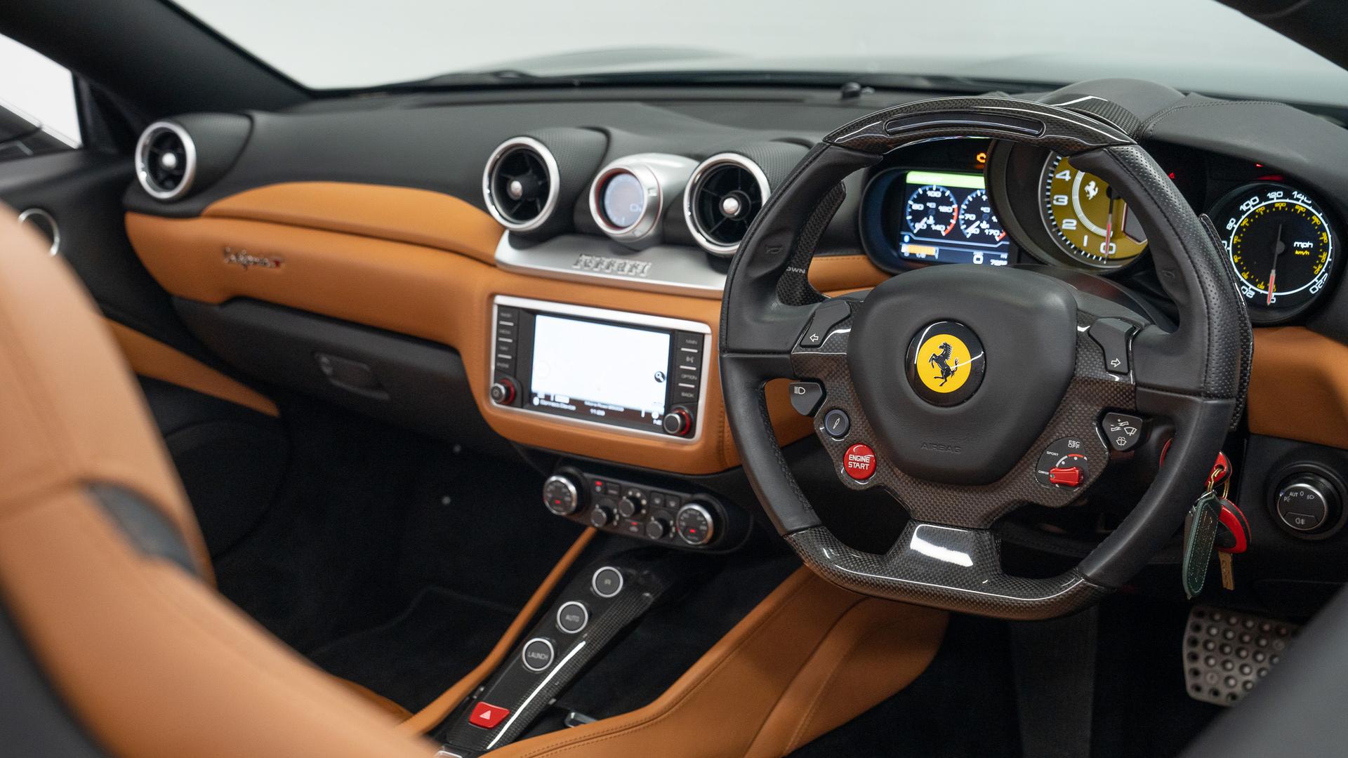 Ferrari California Photo 0d2a111e-1fb2-454a-8b25-ab62ae4ba50b.jpg