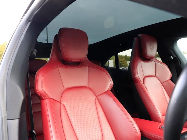 PORSCHE Taycan Photo 15