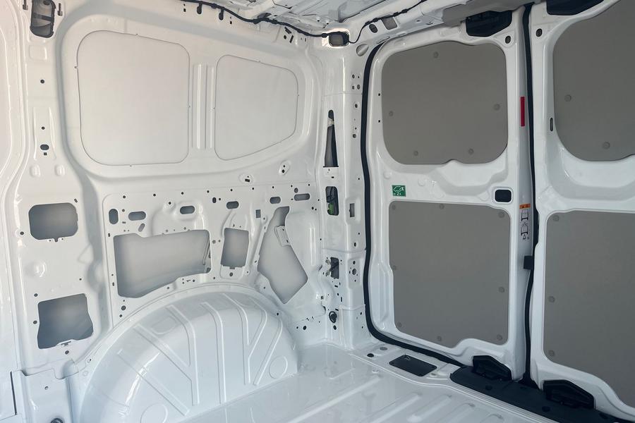 Ford TRANSIT CUSTOM Photo 0d36ea69-2e5f-41b8-ab6f-0ef40752dcf5.jpg