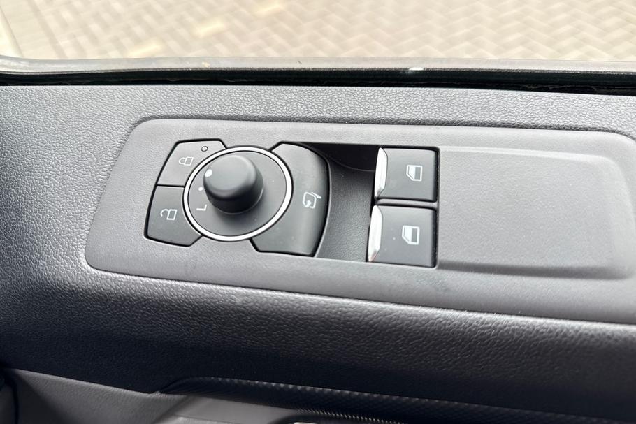 Used Ford TRANSIT CUSTOM L1DCIVMSRT11 26