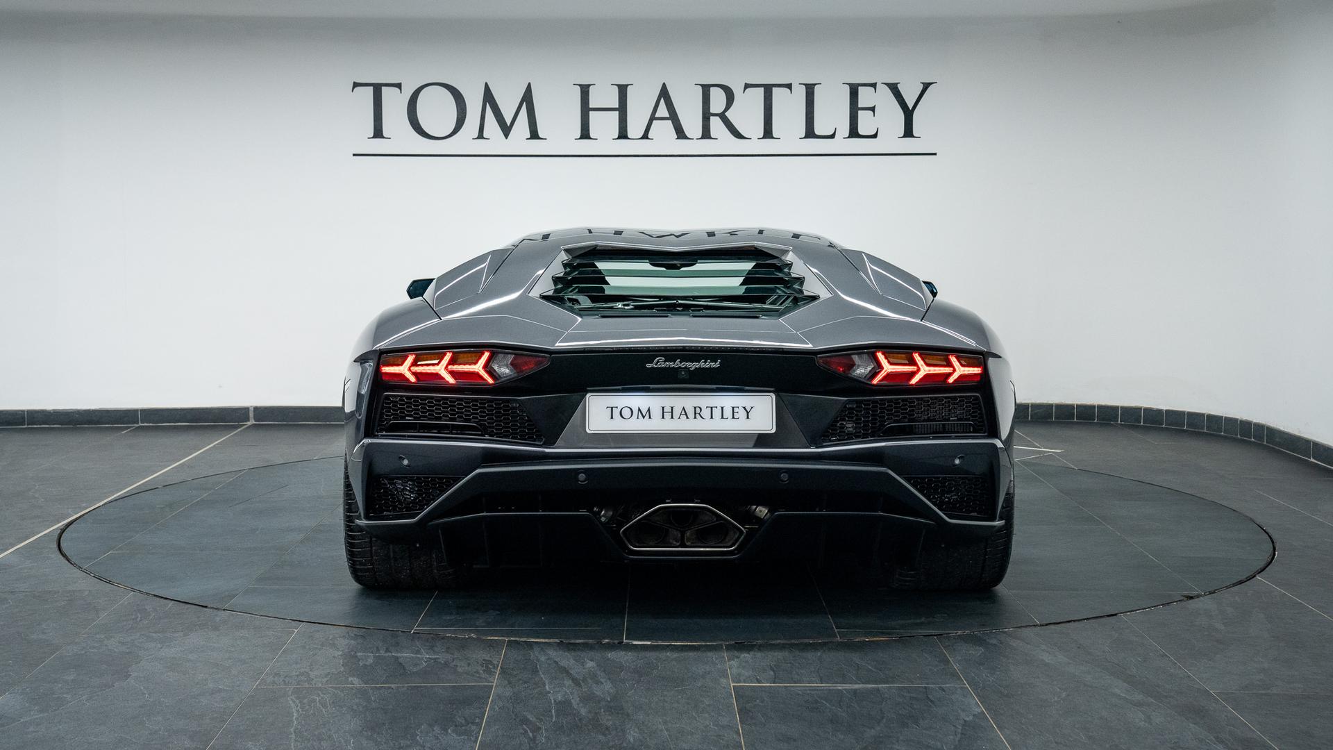 LAMBORGHINI Aventador Photo 0d42a9e4-7756-4a50-bf93-c379e923410c.jpg
