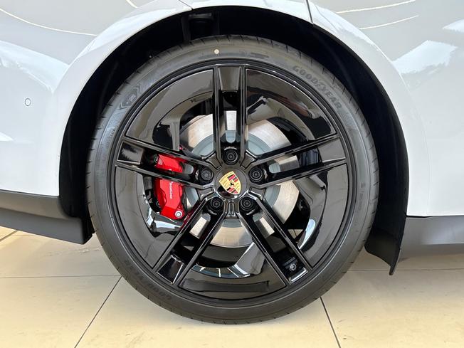 Porsche Taycan Photo 34