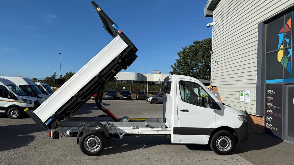 Mercedes-Benz Sprinter Photo 0d52984a-5dc8-477a-a954-b4d885862bab.jpeg