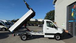 Mercedes-Benz Sprinter Photo 3