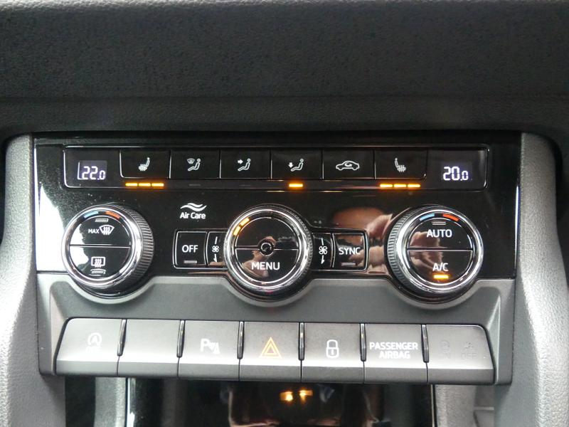 Skoda Karoq Photo 0d60caa9-a97d-4ebf-86b1-c9bb5bbec81d.jpg