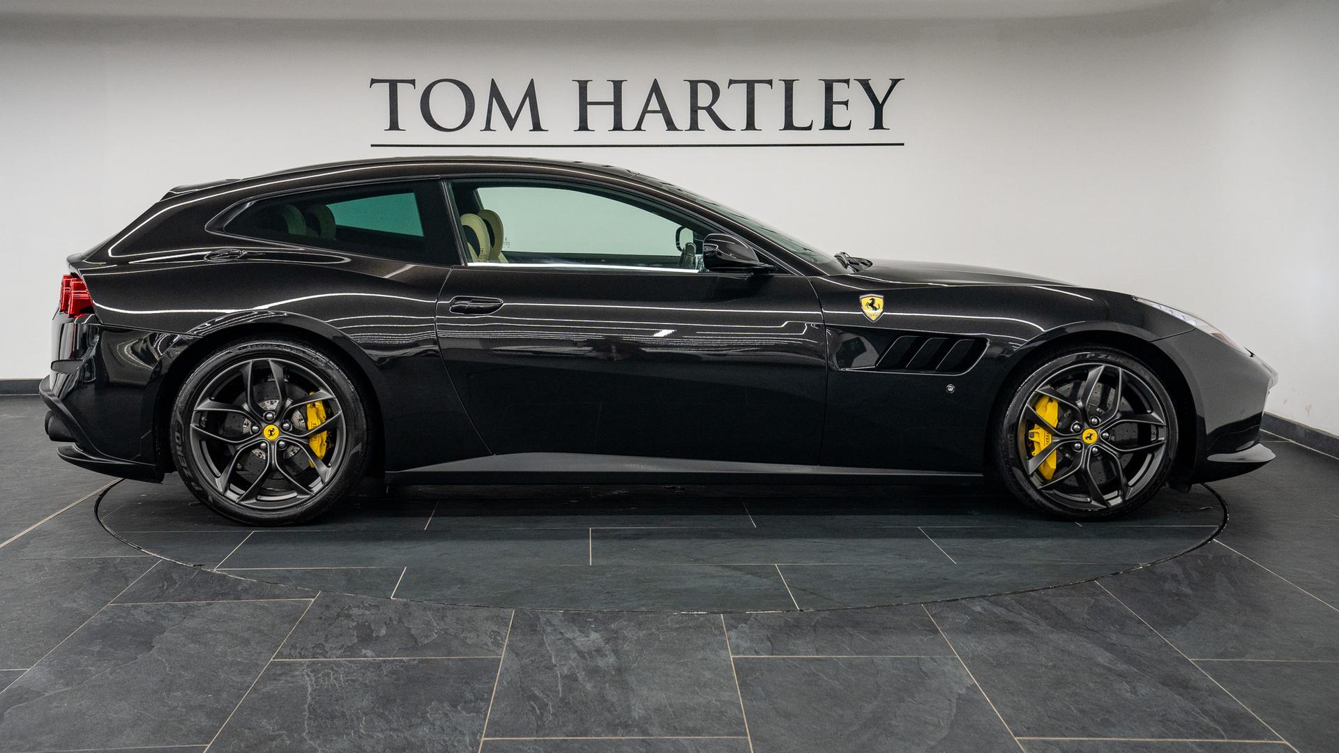 Ferrari GTC4 Lusso Photo 0d688dee-9a91-4047-ad92-ba82f6273d86.jpg