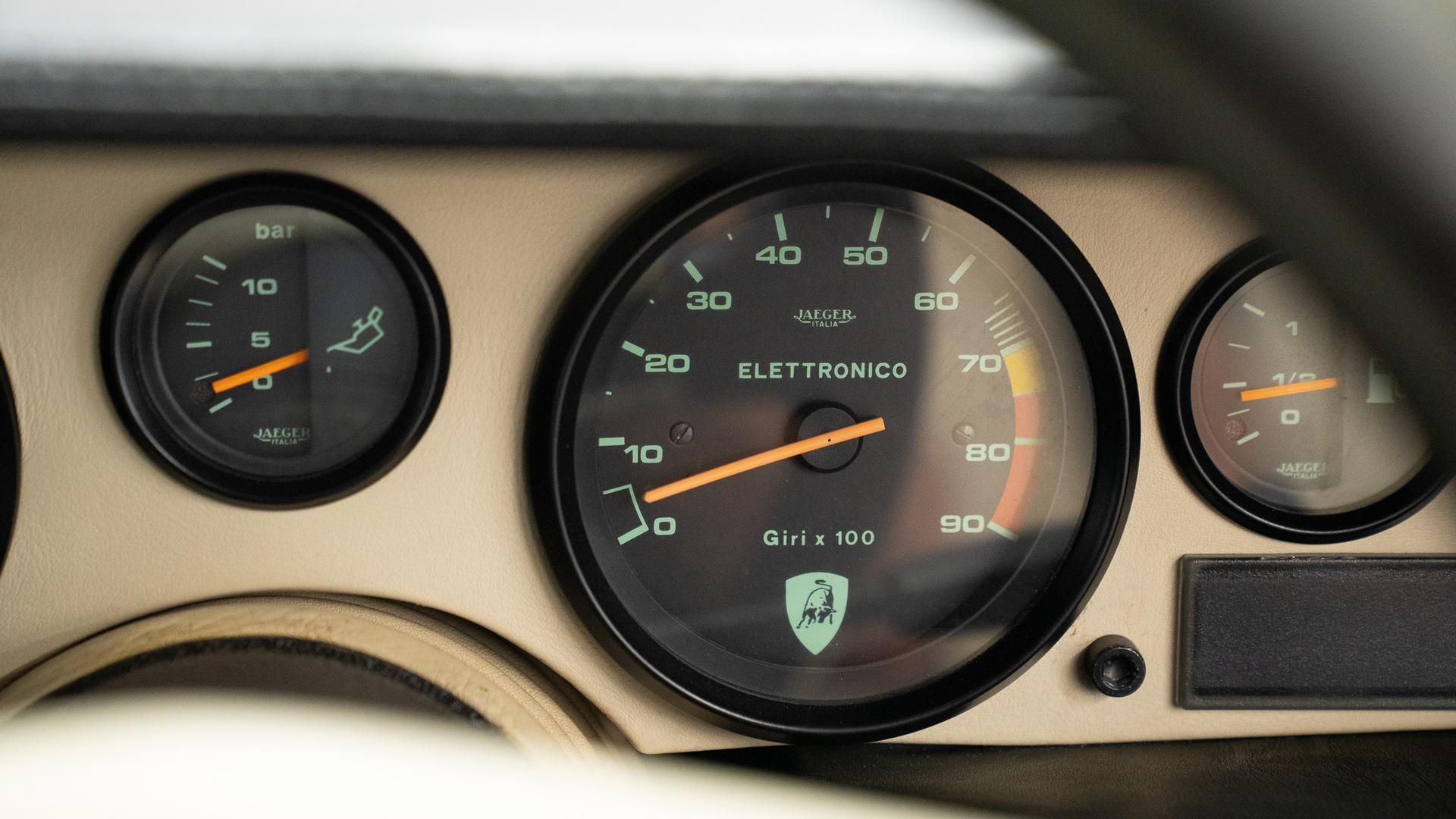 LAMBORGHINI Countach Photo 0d784b30-3cc8-4979-b170-134f62a3980c.jpg