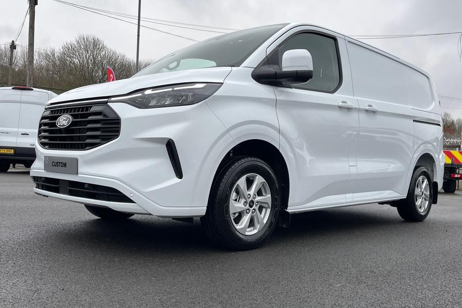 Ford TRANSIT CUSTOM Photo 0d7b3a62-84ac-4677-ae32-2120ef3250cf.jpg