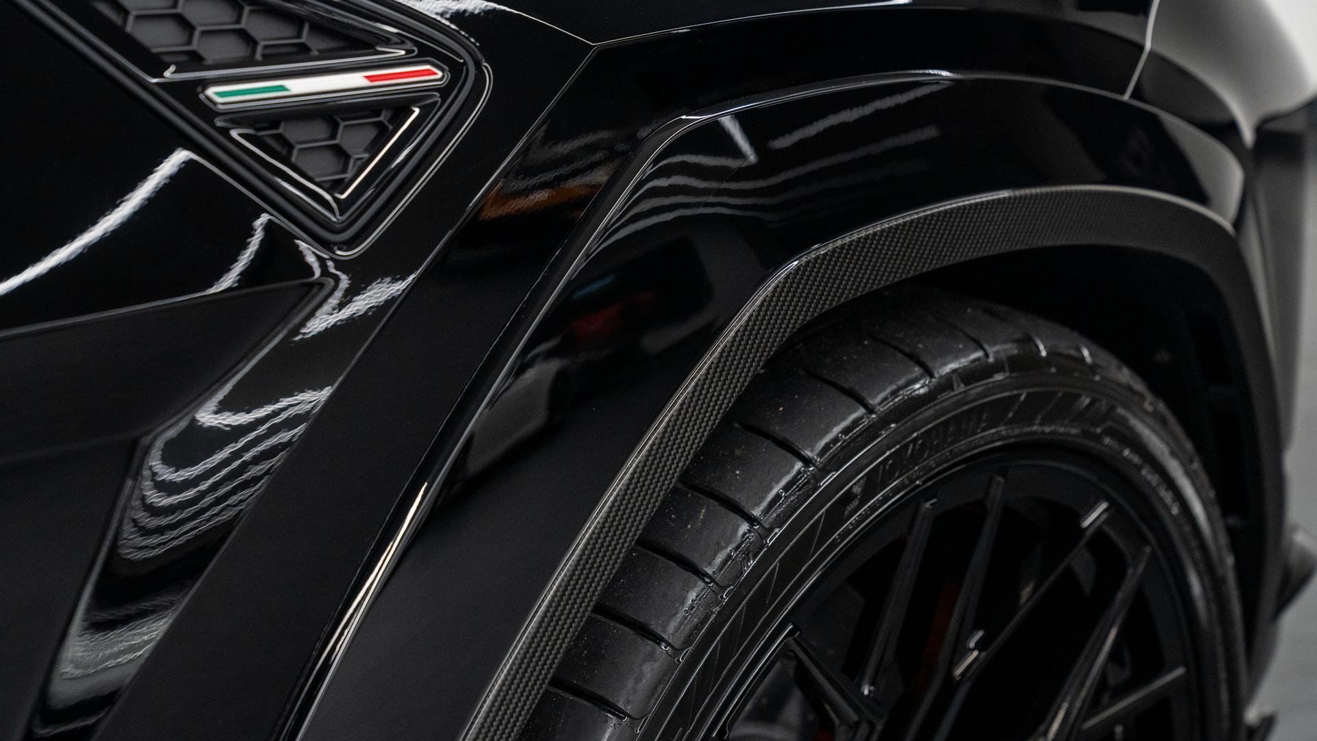 LAMBORGHINI Urus Photo 0d9ecf21-636e-491b-a29f-d080fcc6020d.jpg