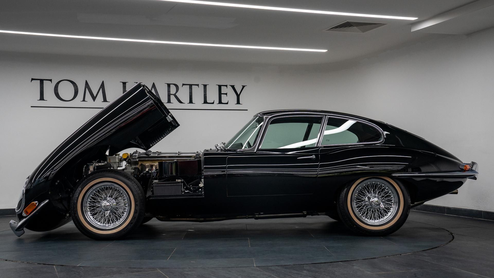 Jaguar E-Type Photo 0da068e4-990b-464d-acc4-d59dc4486195.jpg