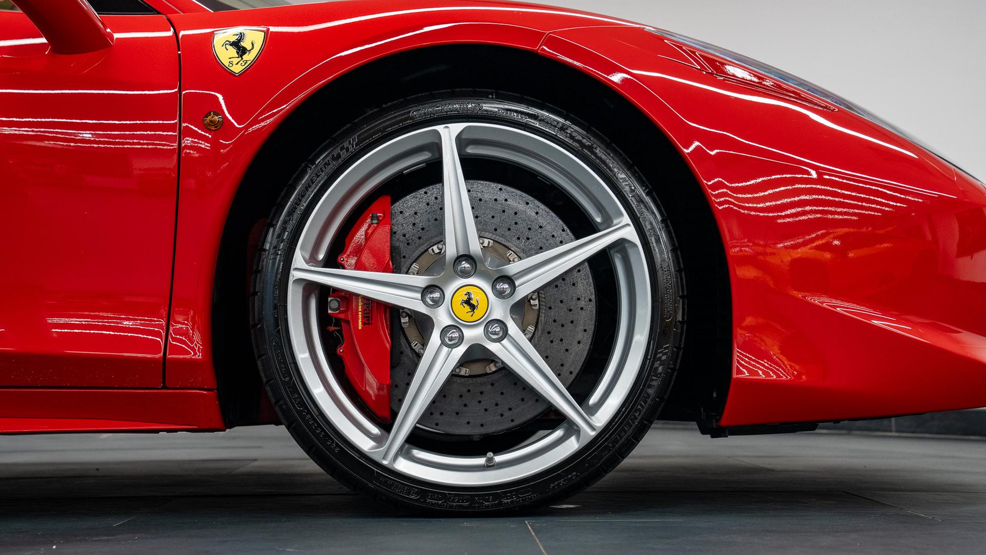 Ferrari 458 Photo 0db8c6f6-6c5e-42c9-8c5d-4855972fe62c.jpg