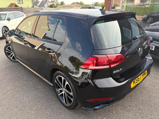 Volkswagen Golf Photo 0dc68310-ae51-4e87-b977-9b683c12256b.jpg