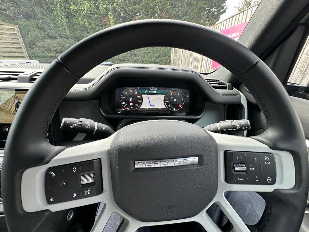 Used Land Rover Defender 110 GX73USE 44