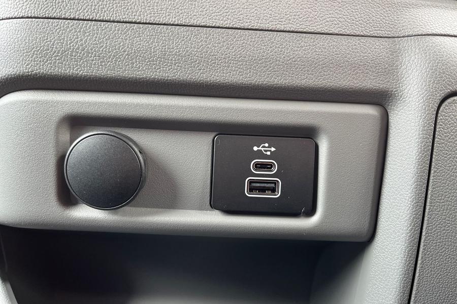 Ford E-TRANSIT CUSTOM Photo 0de5da36-4ebd-4790-8075-95964285aa0e.jpg
