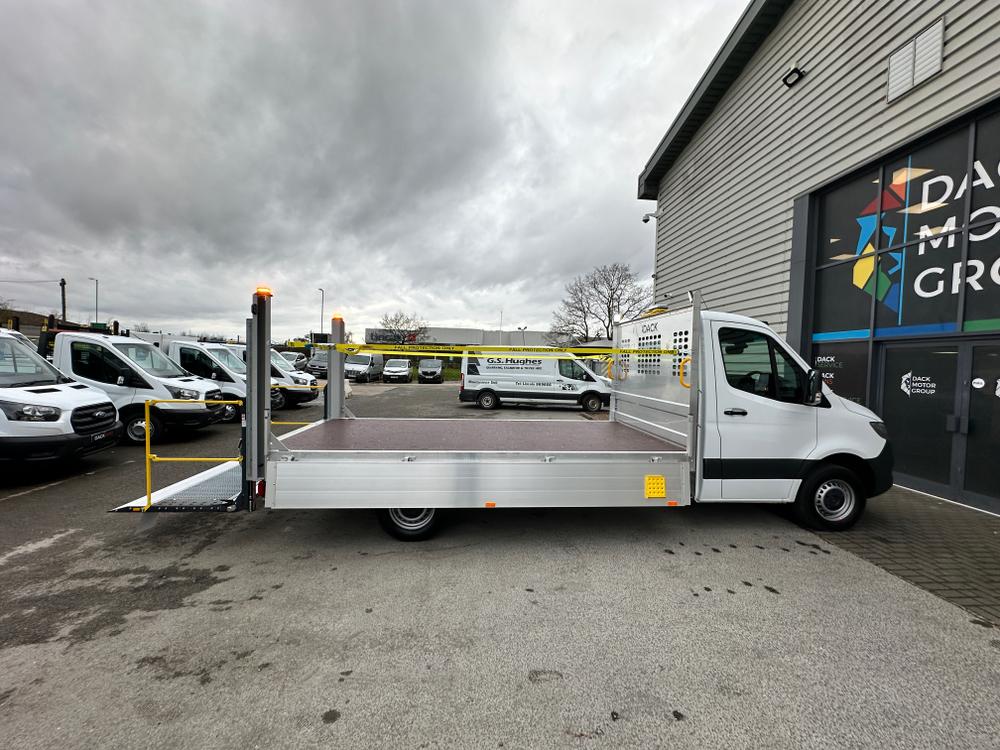 Mercedes-Benz Sprinter Photo 0dec7a8f-ea5b-4425-a64a-dc414549dbae.jpg