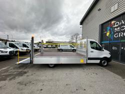 Mercedes-Benz Sprinter Photo 23