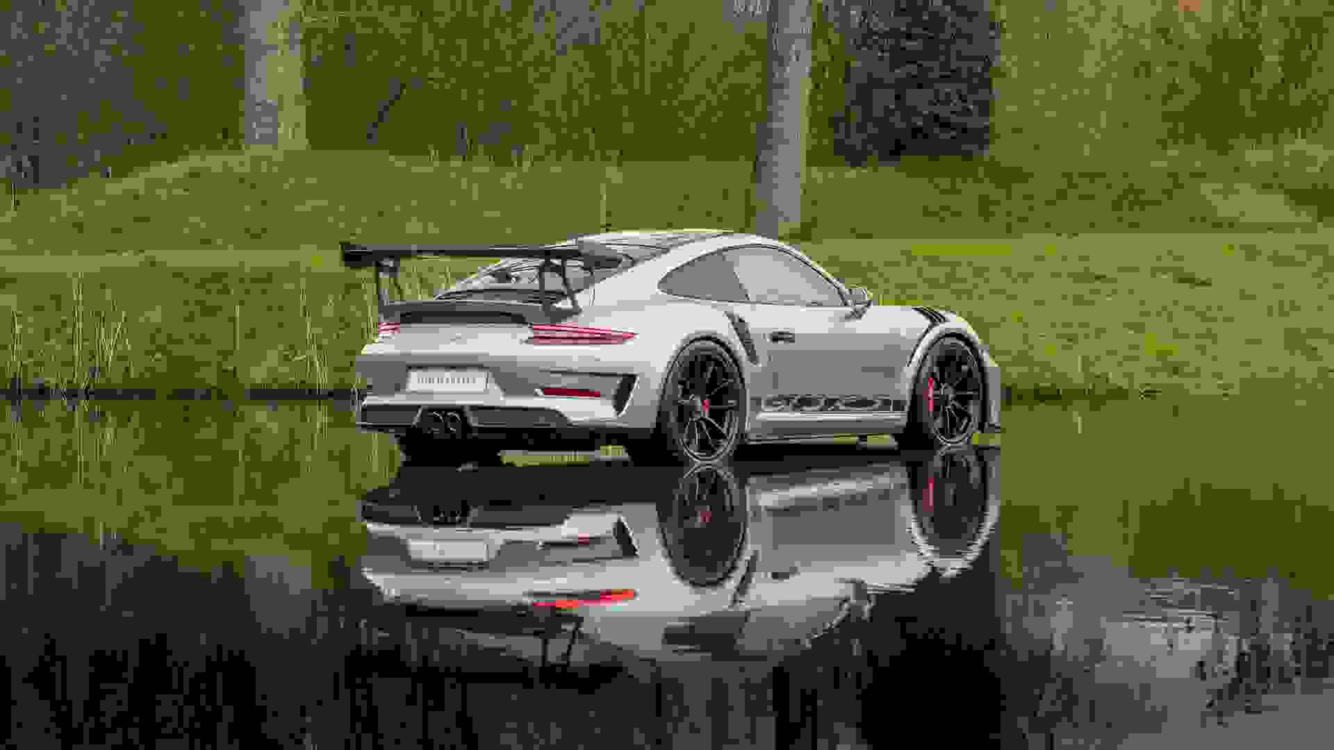 Porsche 911 Photo 0df6ba71-f622-4212-9196-9be194440303.jpg