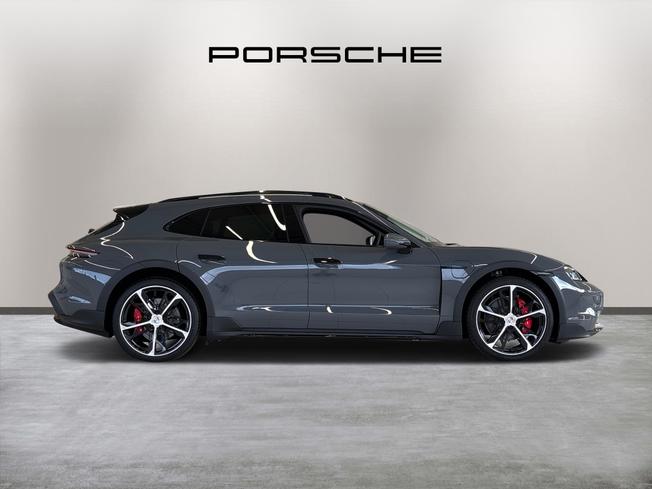 PORSCHE Taycan Photo 8