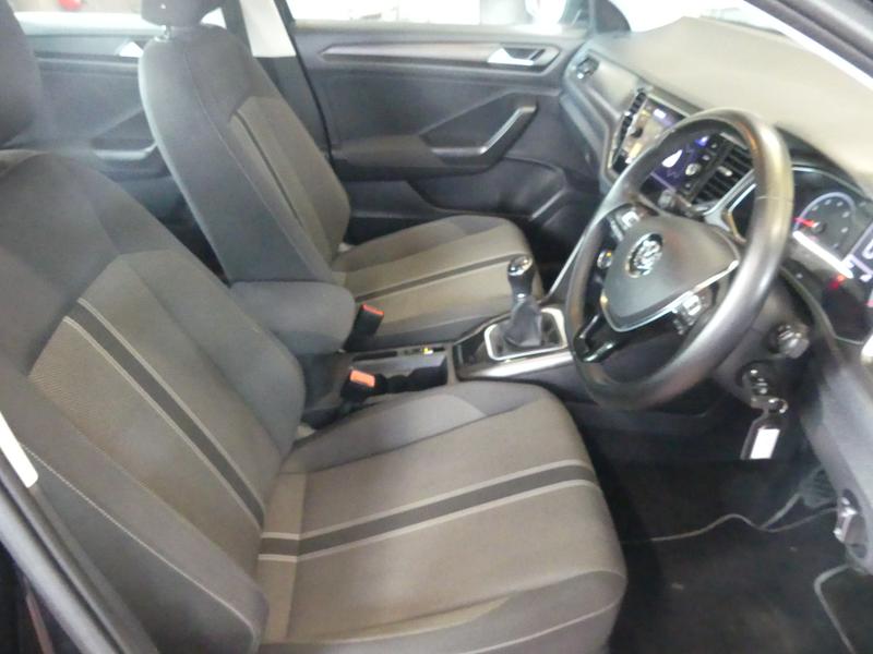 Volkswagen T-Roc Photo 0e183ed7-6ace-4993-93f9-74cbbec015e0.jpg
