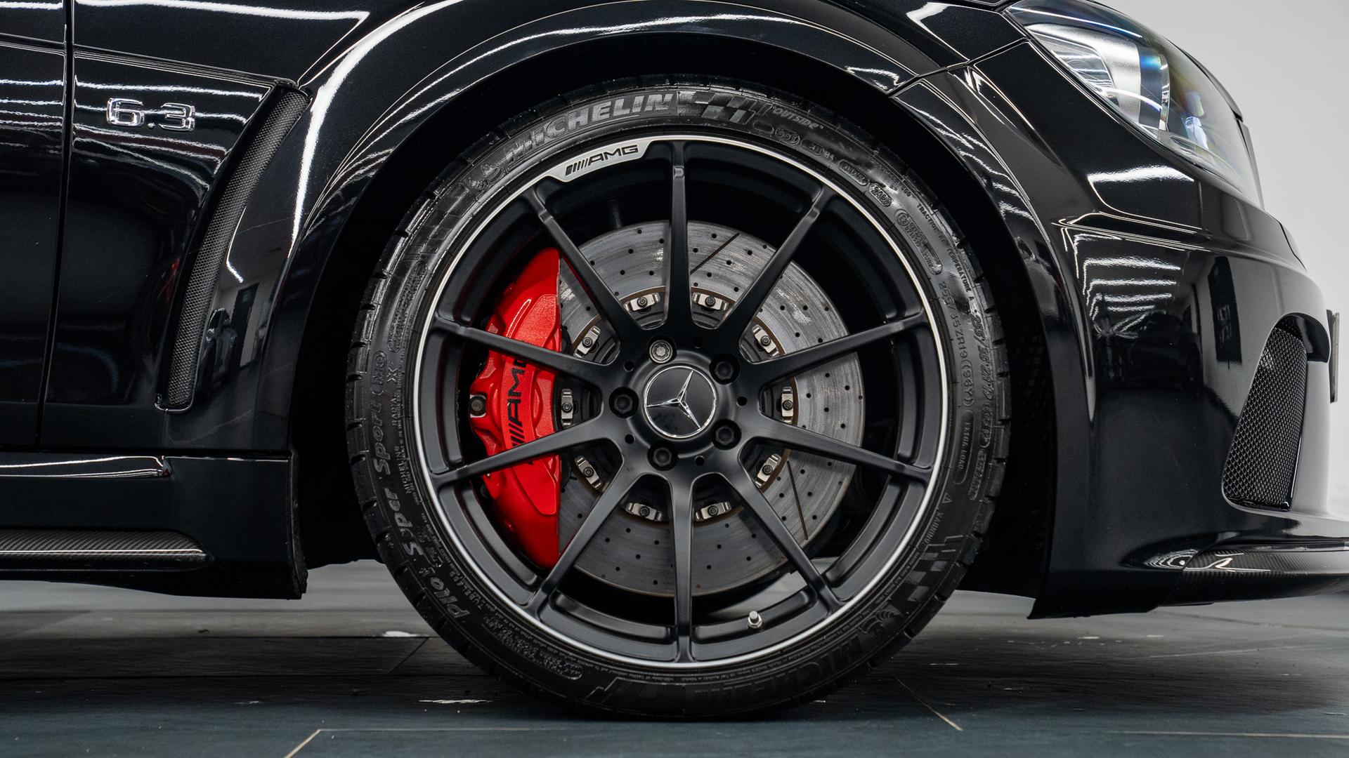 Mercedes-Benz C63 AMG Photo 0e24972e-65f3-46e6-a047-1311482f1d22.jpg
