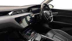 Audi Q8 e-tron Photo 2