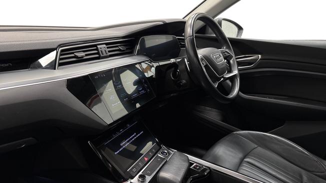 Audi Q8 e-tron Photo 2