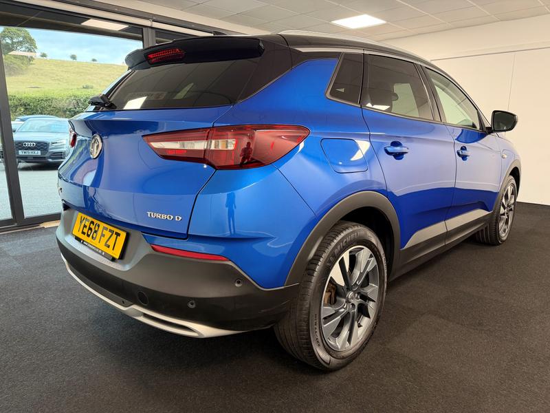 Vauxhall Grandland X Photo 0e2c7ede-10f2-45cb-a2f0-3fe188279509.jpg
