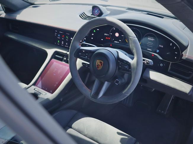 PORSCHE Taycan Photo 15