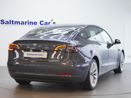 TESLA Model 3 Photo 0e4d0d88-ddf1-4a53-8fd7-28fc73a76d92.jpg